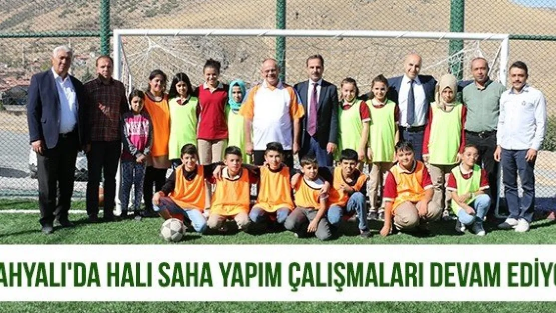 Yahyalı'da Halı Saha Yapım Çalışmaları Devam Ediyor