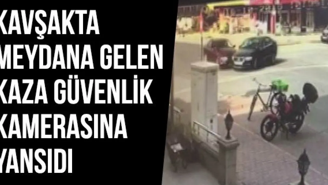 Kavşakta Meydana Gelen Kaza Güvenlik Kamerasına Yansıdı