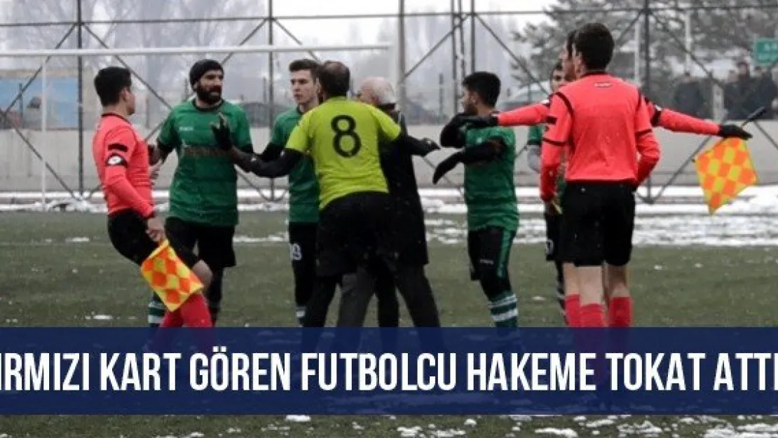 Kırmızı Kart Gören Futbolcu Hakeme Tokat Attı