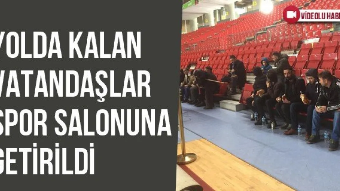 Yolda Kalan Vatandaşlar Spor Salonuna Getirildi