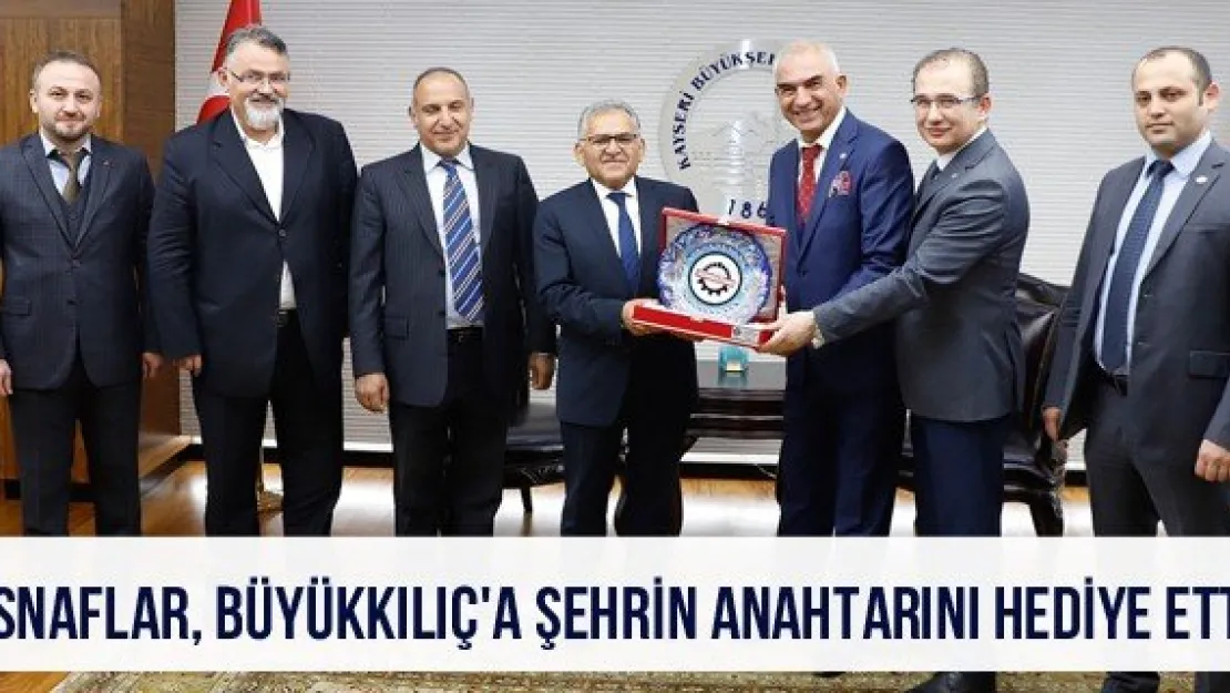 Esnaflar, Büyükkılıç'a şehrin anahtarını hediye etti