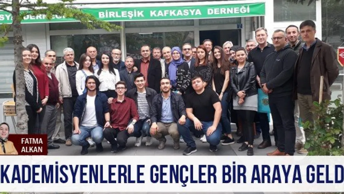 Akademisyenlerle gençler bir araya geldi