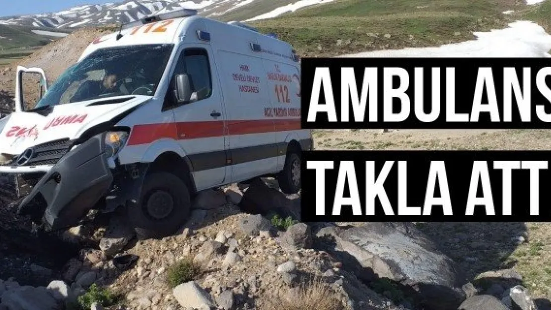 Ambulans takla attı: 2 yaralı