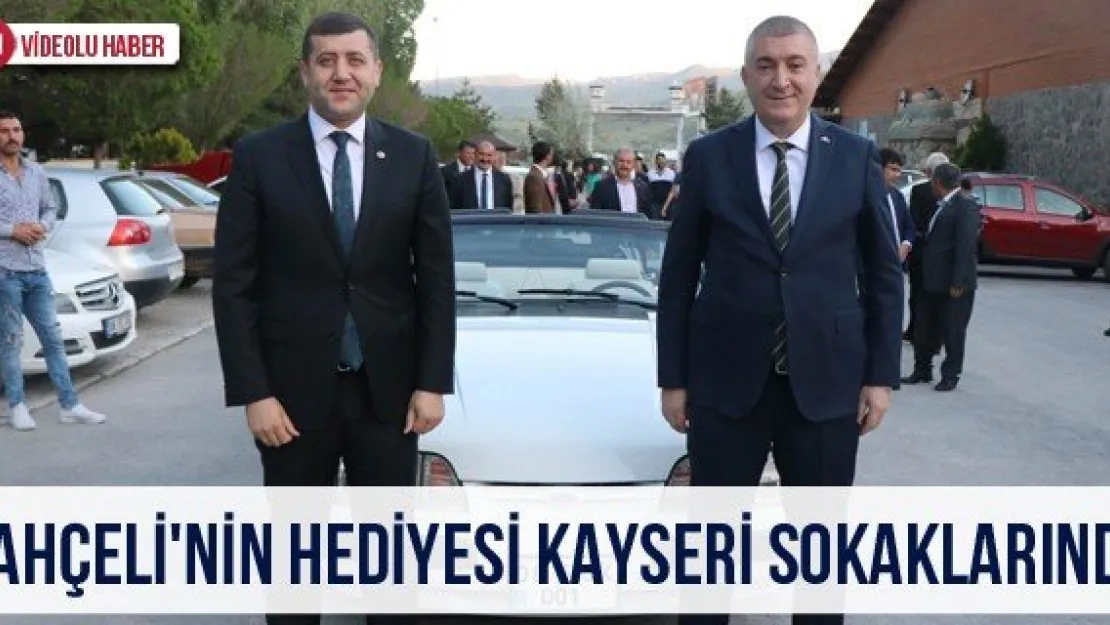 Bahçeli'nin hediyesi Kayseri sokaklarında