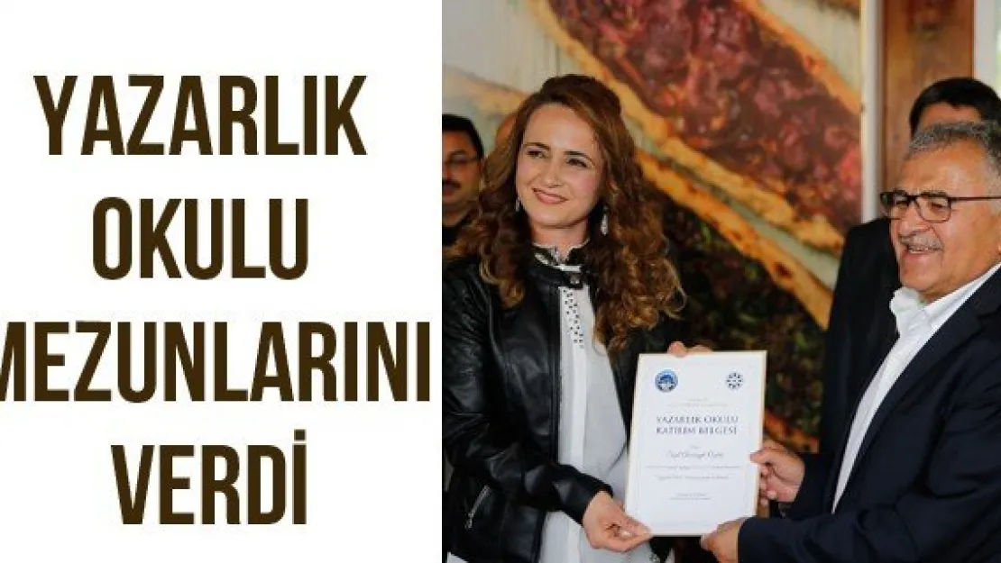 Yazarlık Okulu Mezunlarını Verdi