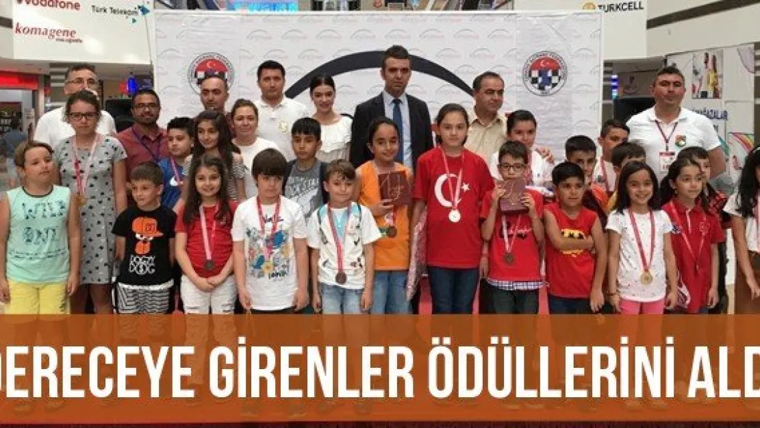 Dereceye girenler ödüllerini aldı