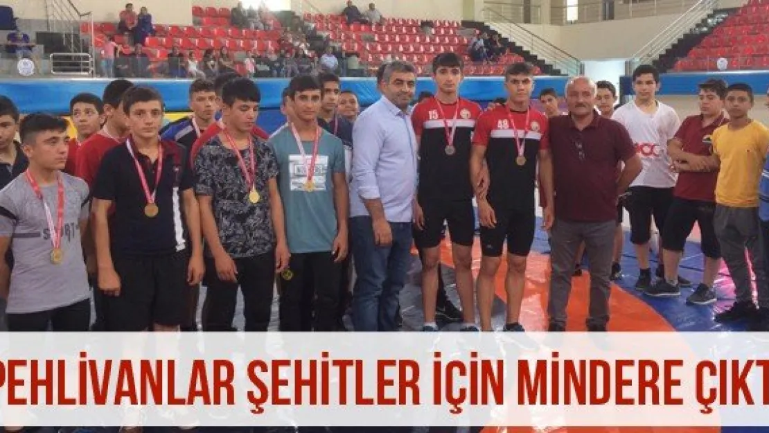 Pehlivanlar şehitler için mindere çıktı