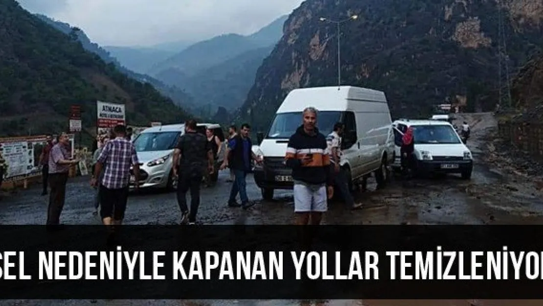Sel nedeniyle kapanan yollar temizleniyor