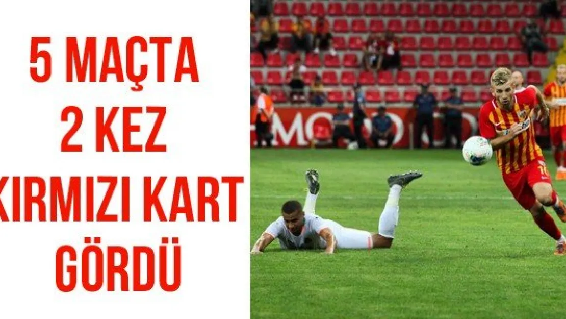 5 maçta 2 kez kırmızı kart gördü