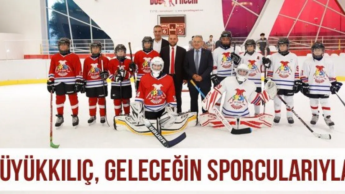 Büyükkılıç, geleceğin sporcularıyla