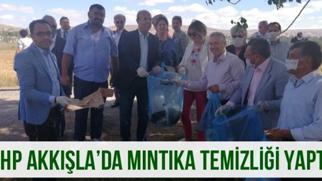 CHP Akkışla'da mıntıka temizliği yaptı