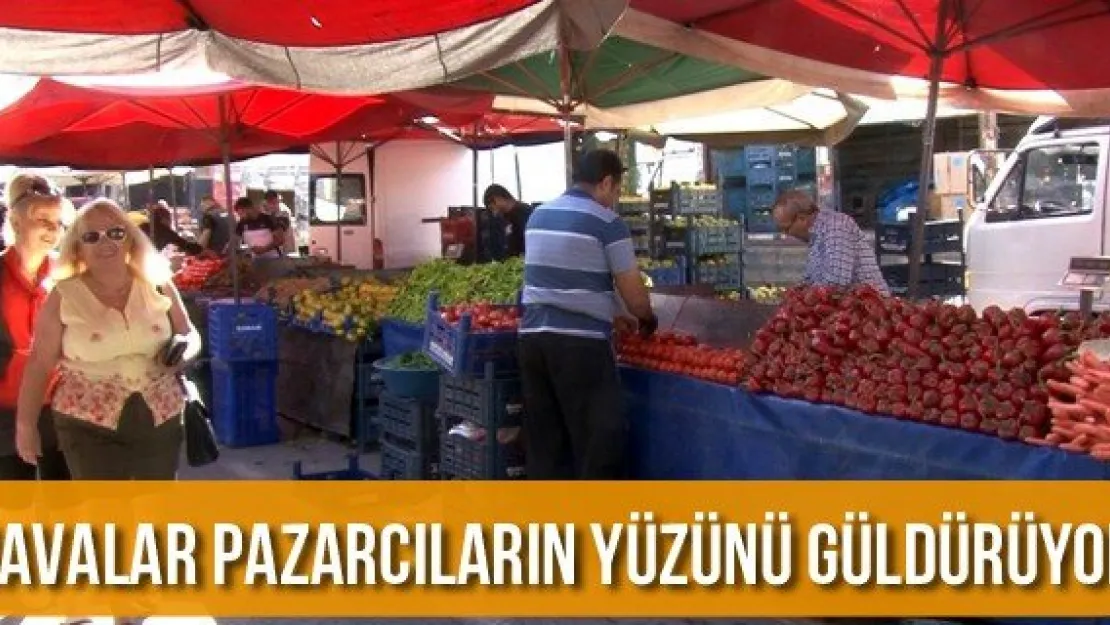Havalar pazarcıların yüzünü güldürüyor