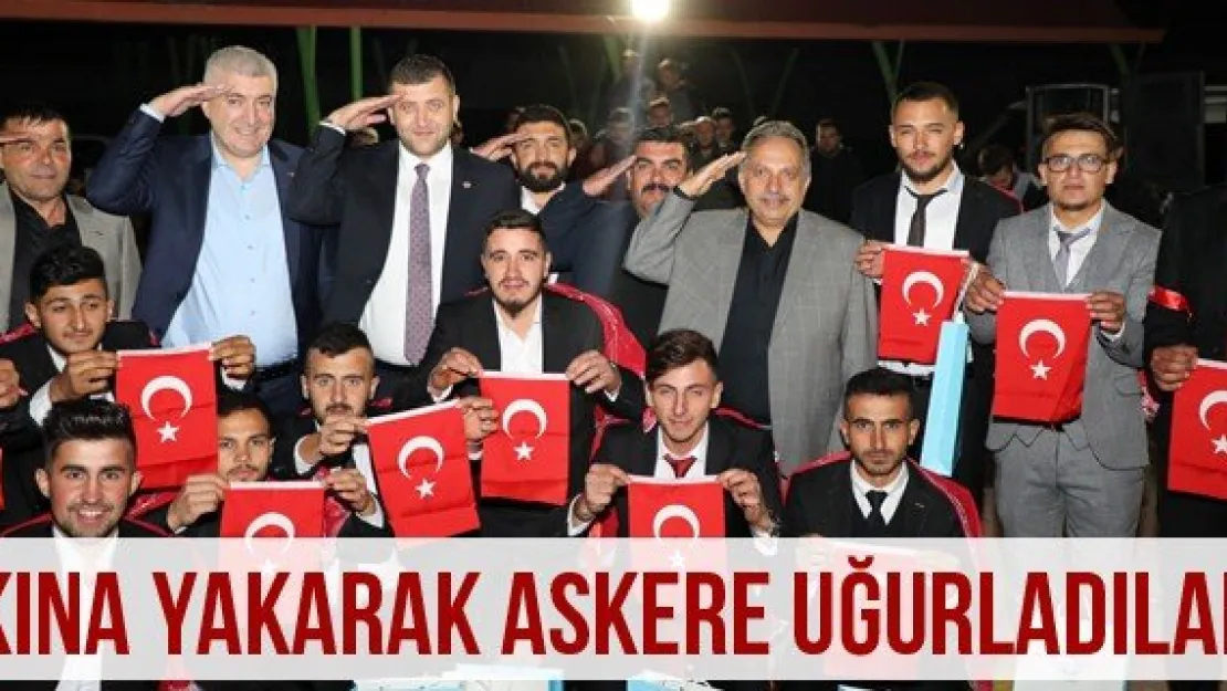 Kına yakarak askere uğurladılar