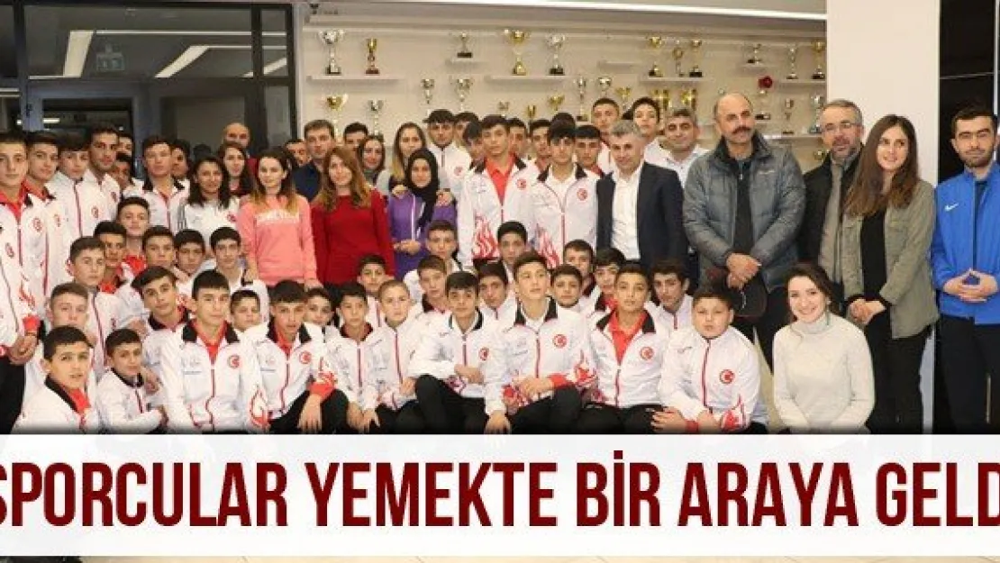 Sporcular yemekte bir araya geldi