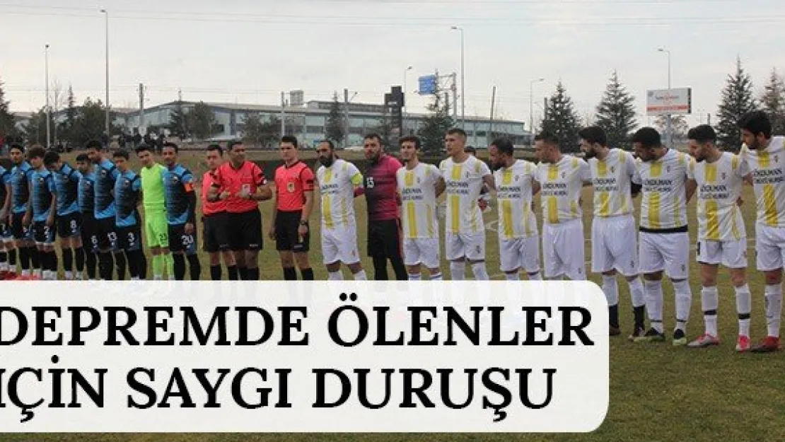 Depremde ölenler için saygı duruşu