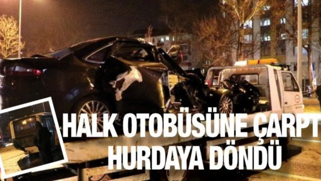 Halk otobüsüne çarptı hurdaya döndü