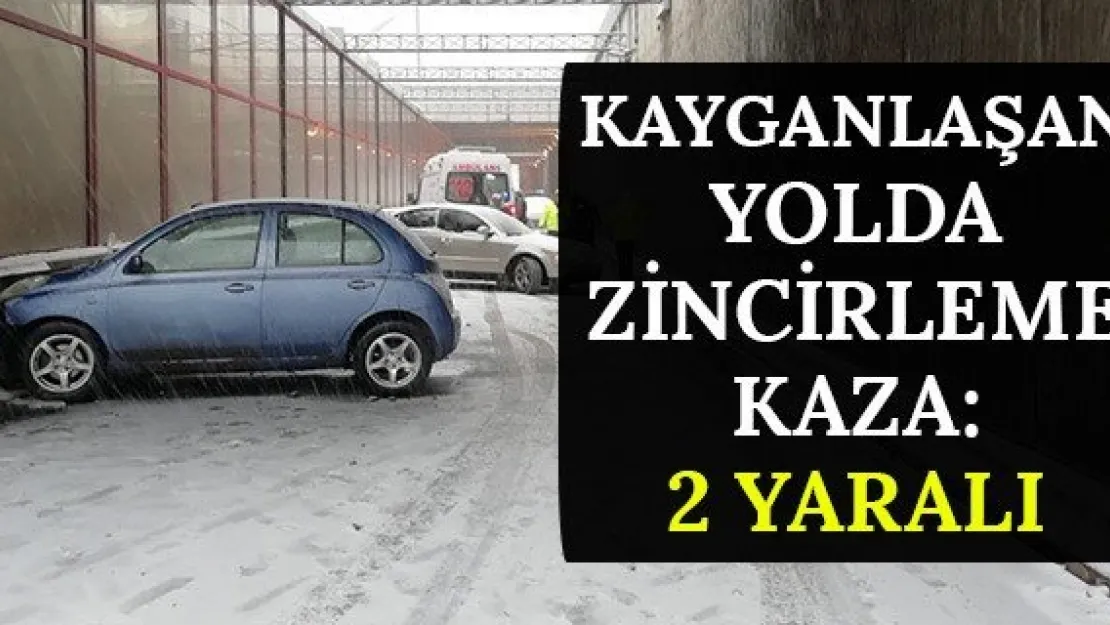 Kayganlaşan yolda zincirleme kaza: 2 yaralı