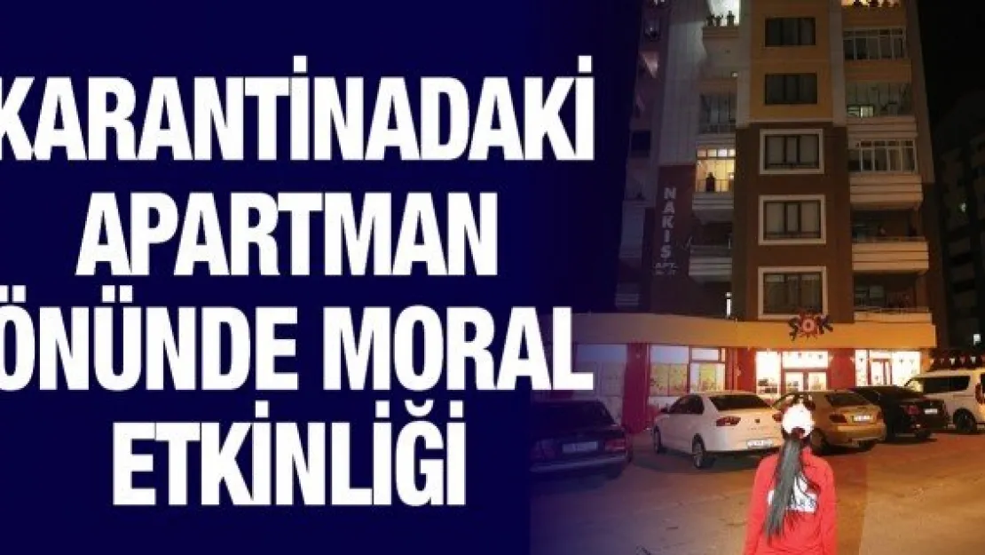 Karantinadaki apartman önünde moral etkinliği