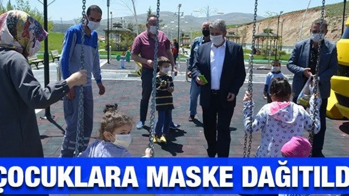 Çocuklara Maske Dağıtıldı