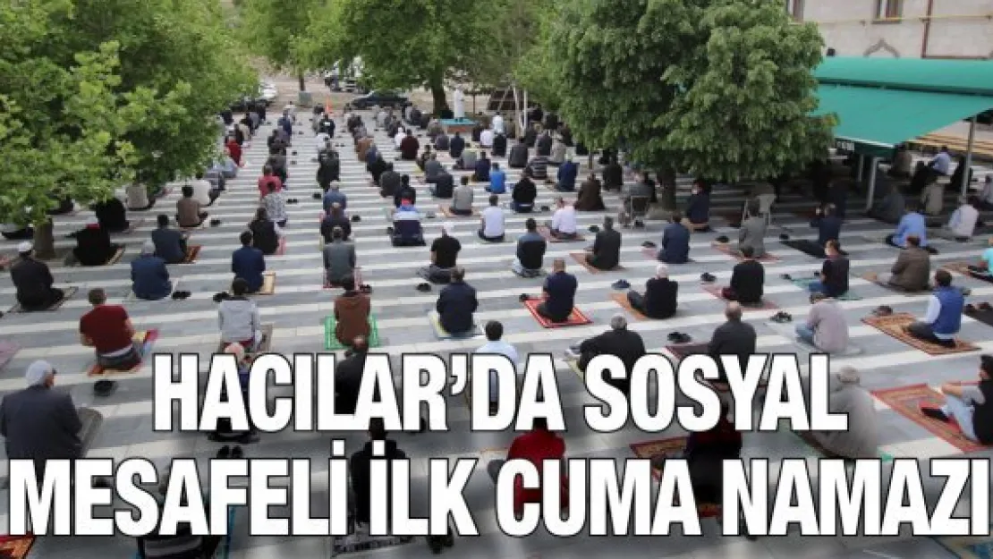 Hacılar'da sosyal mesafeli ilk Cuma namazı