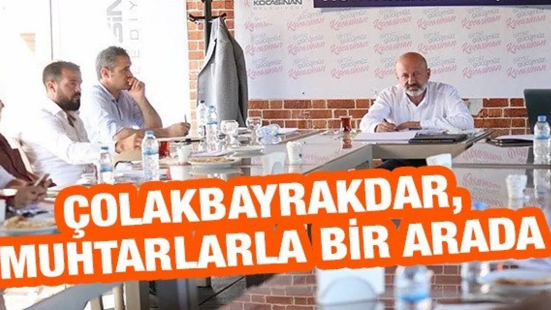 Çolakbayrakdar, muhtarlarla bir arada