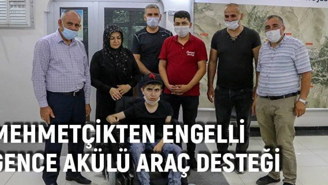 Mehmetçikten engelli gence akülü araç desteği