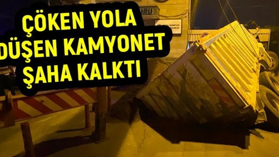 Çöken yola düşen kamyonet şaha kalktı
