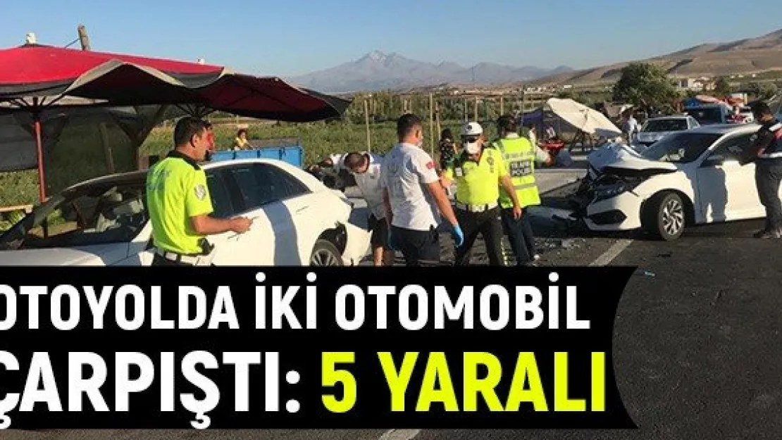 Otoyolda iki otomobil çarpıştı: 5 yaralı