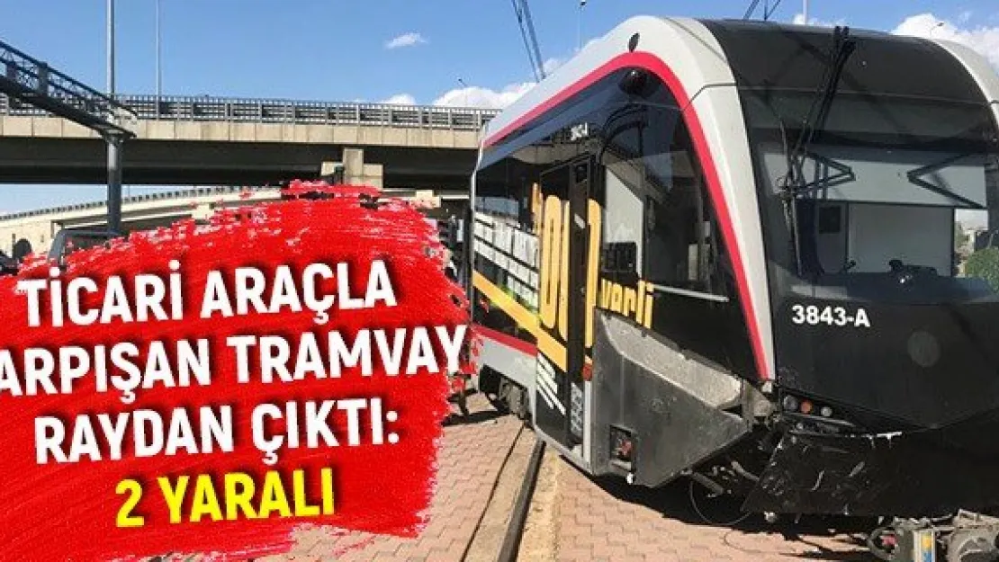 Ticari araçla çarpışan tramvay raydan çıktı: 2 yaralı