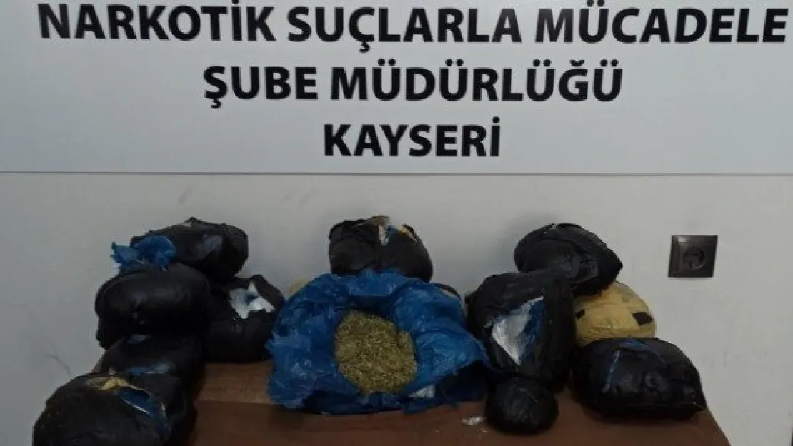 ARAÇ ZULASINDA 10 KG ESRAR ELE GEÇİRİLDİ