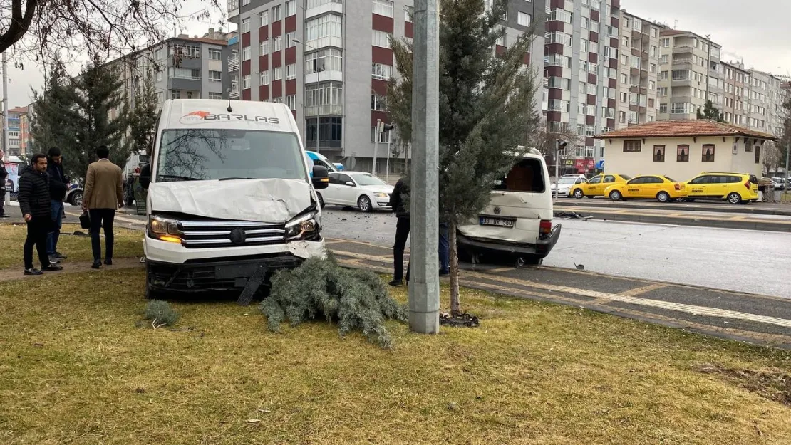 Fuzuli-Bozantı kesişiminde feci kaza: 6 yaralı