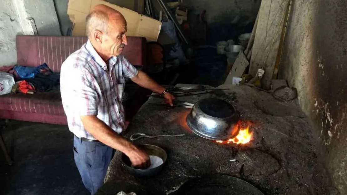 45 yıllık kalay ustası zamana direniyor