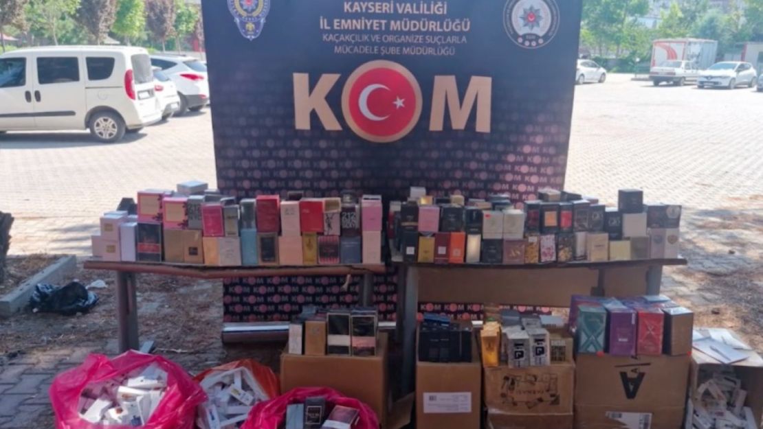 784 kaçak parfüm ele geçirildi: 2 gözaltı