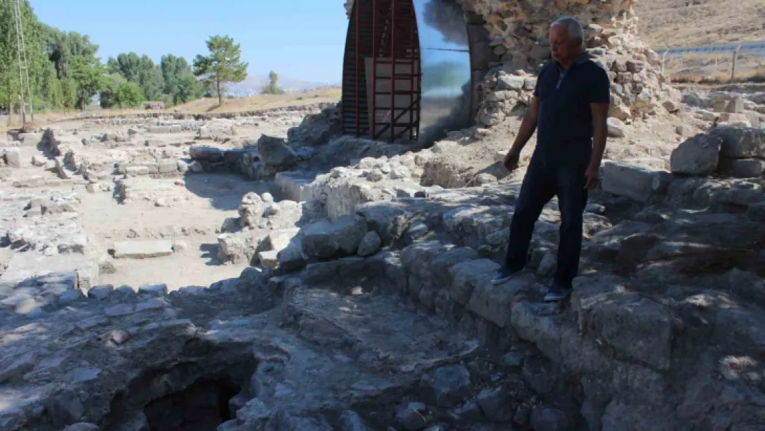 Kayseri'de 8 asırlık yeni bir saray hamamı ortaya çıkarıldı