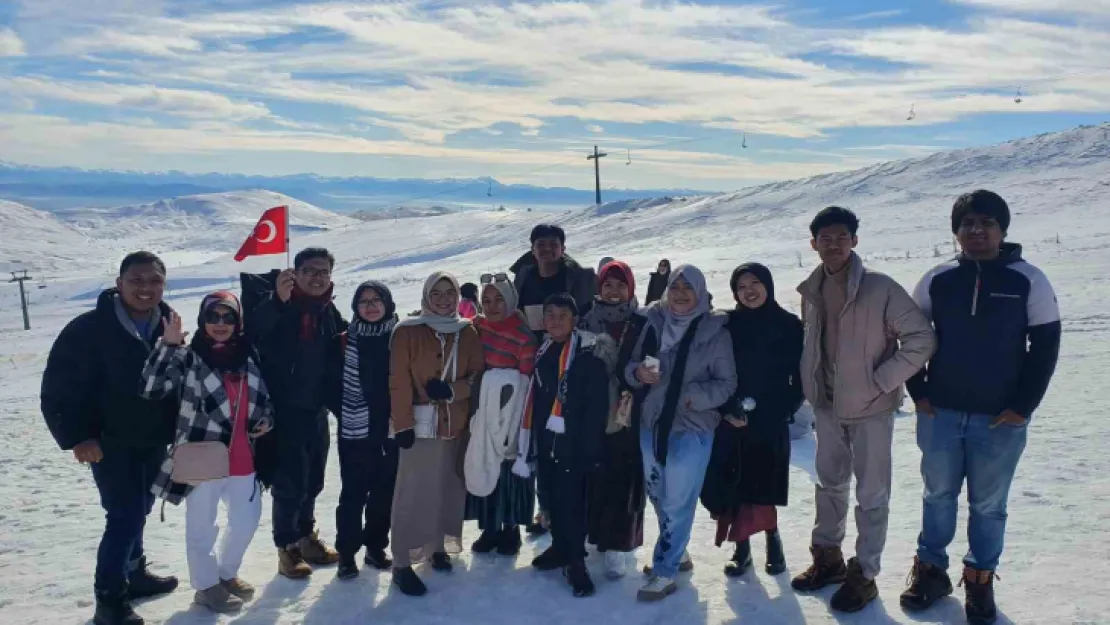 Endonezyalı turistler Erciyes'e hayran kaldı