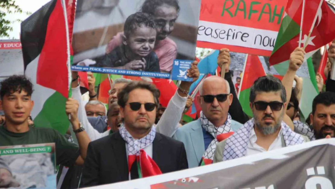 AGÜ'nün, Filistin'e destek yürüyüşü takdir topladı