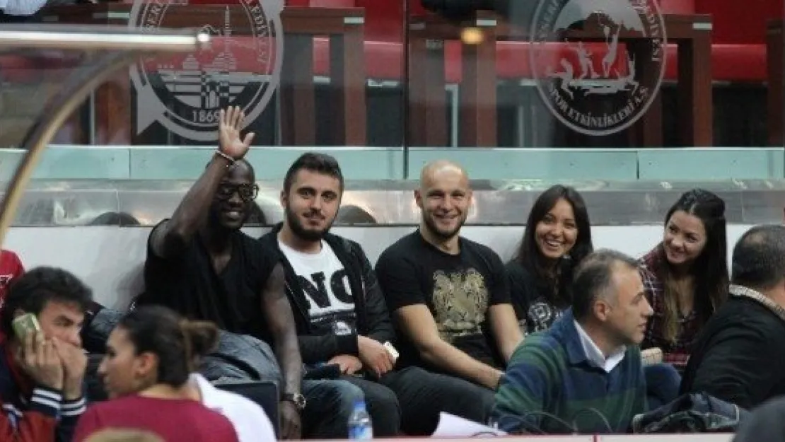 Agüspor'a Suat Altın İnşaat Kayseri Erciyessporlu Futbolculardan Destek 