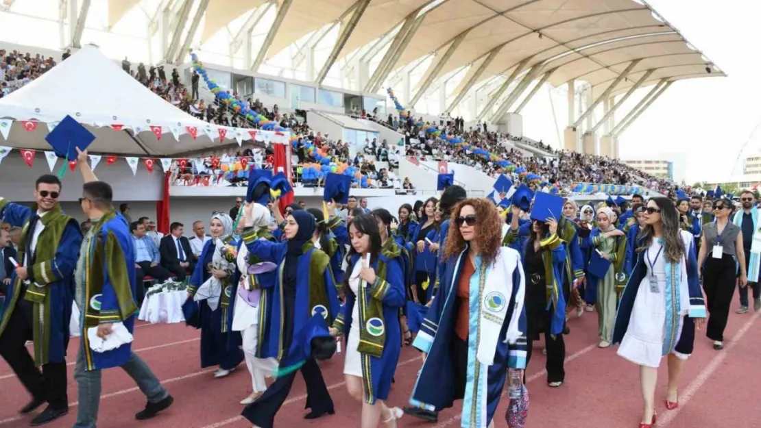 Ahi Evran Üniversitesi'nden 'Ahilik Yemini' ile mezun oldular