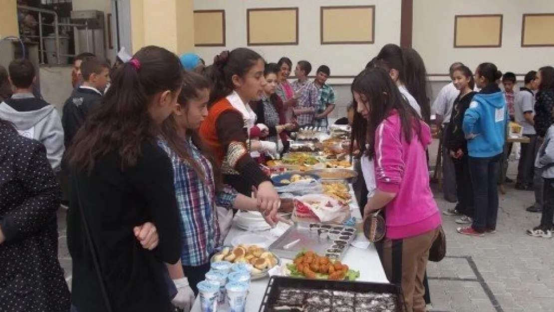 Ahmet Paşa İlköğretim Okulu'da Kermes Düzenlendi