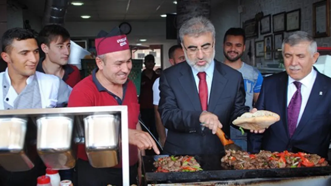 Ak Parti Kayseri Milletvekili Adayı Taner Yıldız esnafları ziyaret etti