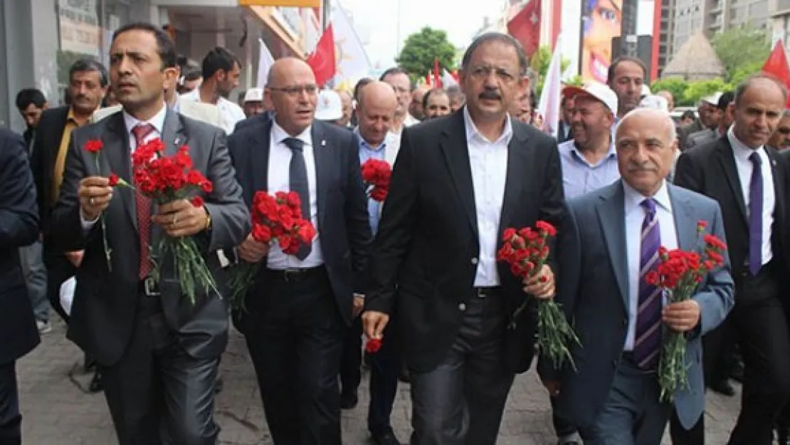 AK Partili adaylar 'Büyük Yürüyüş'te buluştu