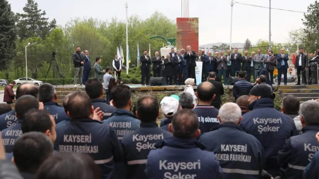 Akar: 'Bu millet, teröristlerle arasına mesafe koyamayanlarla arasına mesafe koyacaktır'