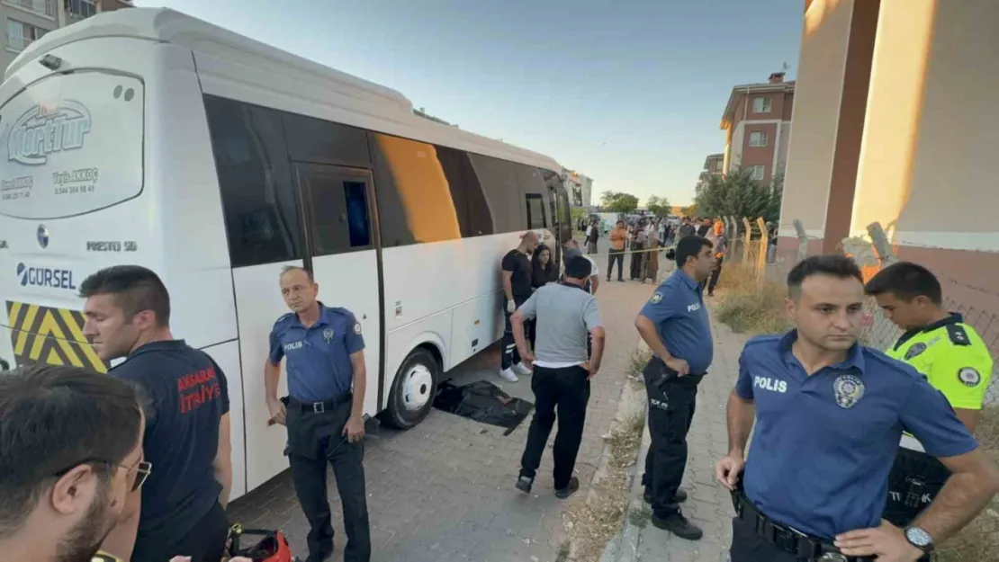 Aksaray'da anneanne ve 2 yaşındaki torunu servis minibüsü altında kalarak can verdi