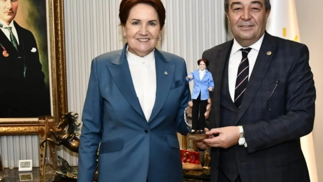 Akşener'e Kayseri'den bez bebek hediyesi