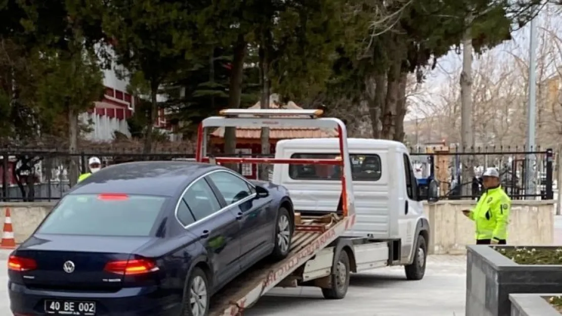 Alacağını alamayan işçi belediyenin makam aracını haczettirdi