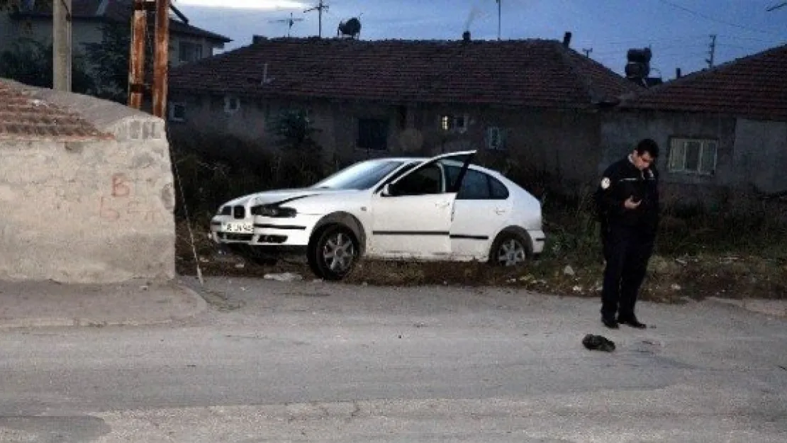 Alkollü Sürücü Gecekondu Duvarına Çarparak Durabildi 