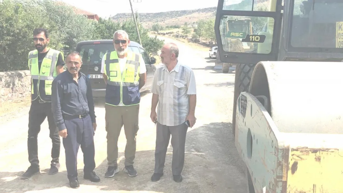 Amarat Mahallesi'nde 11 Kilometrelik Yol Sıcak Asfaltla Kaplandı