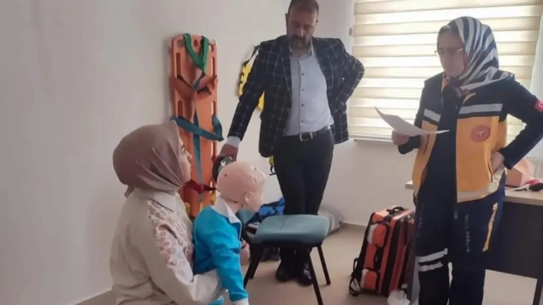 Ambulans görevlilerine eğitim verildi