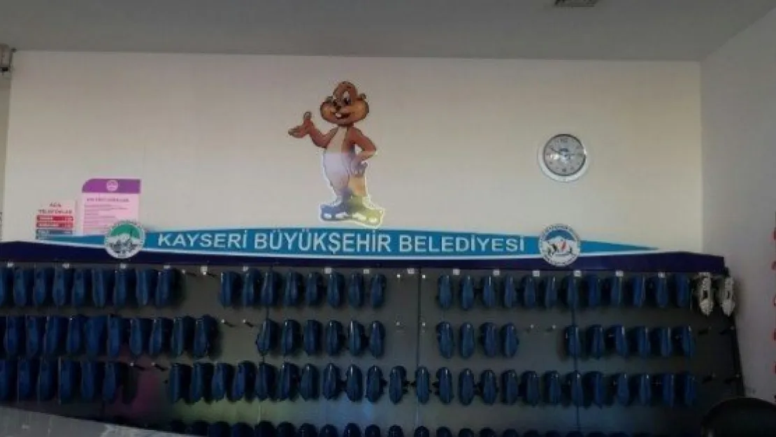 Anadolu Harikalar Diyarı Buz Pistinde Yenileme Çalışmaları Devam Ediyor 