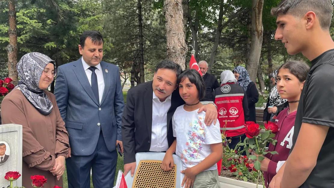 Anneler Günü'nde şehit anneleri, evlatlarını yalnız bırakmadı